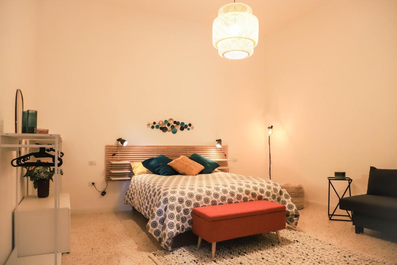 Apartmán Le Scalette A Santa Chiara Neapol Exteriér fotografie