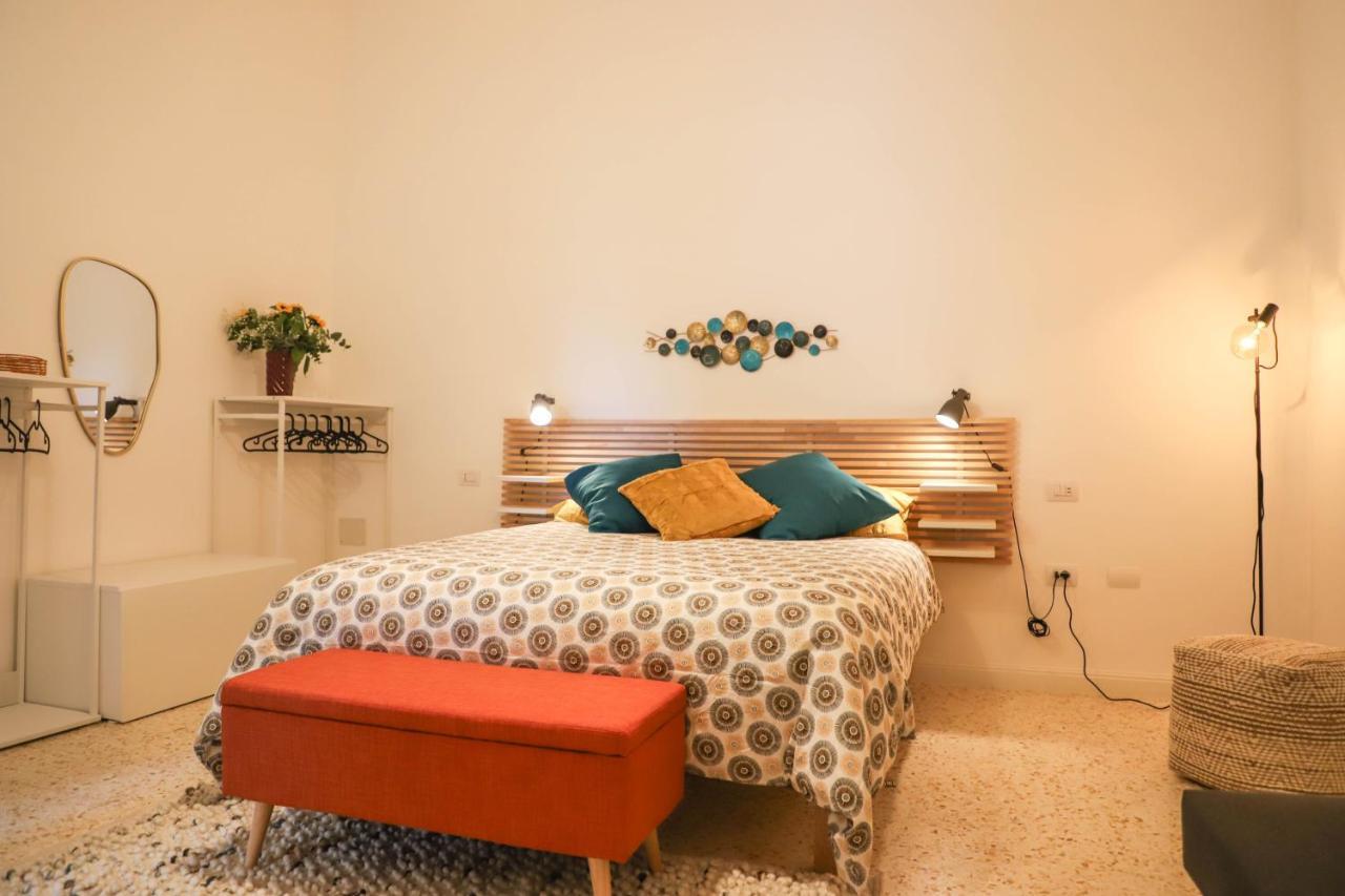 Apartmán Le Scalette A Santa Chiara Neapol Exteriér fotografie